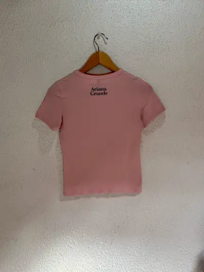 Polera rosa Ariana Grande con diseño - miniatura 2