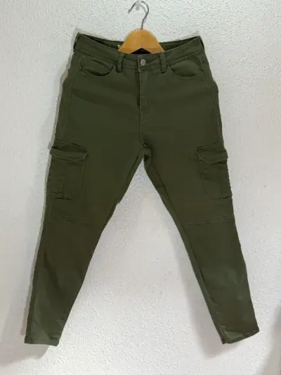 Pantalones cargo verde militar para hombre - miniatura 1