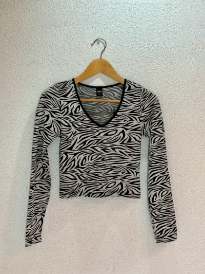 Polera manga larga estampado animal print - miniatura 1