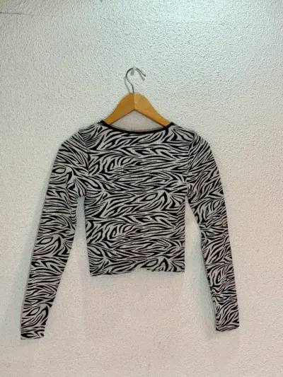 Polera manga larga estampado animal print - miniatura 2
