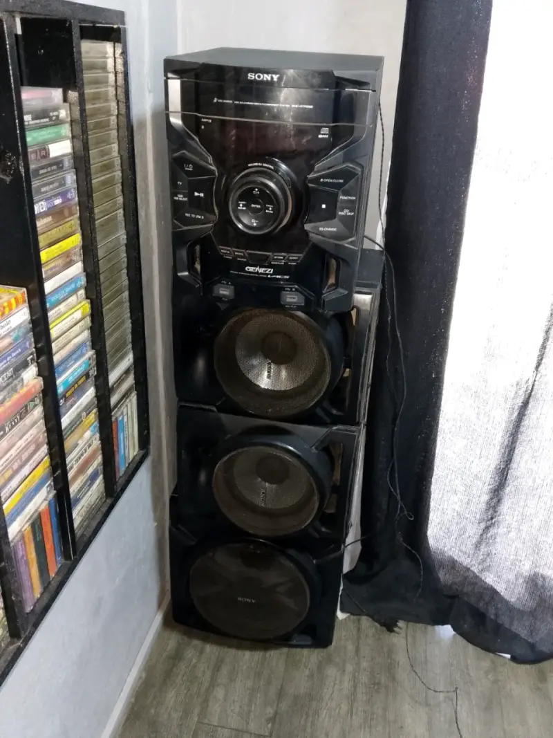 Sistema de sonido Sony Genezi con parlantes potentes - 1