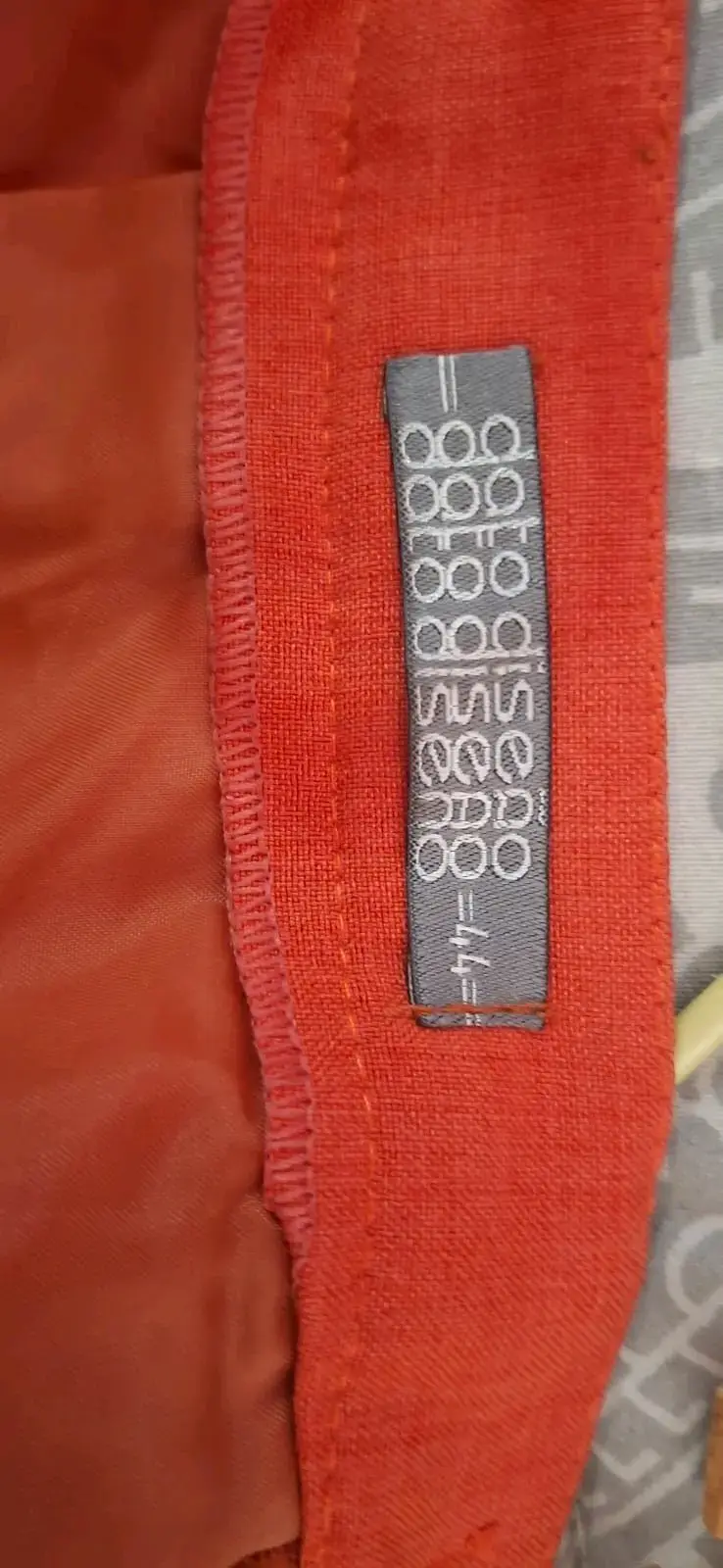 Falda formal roja con cinturón Dato Diseño - 2