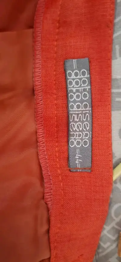 Falda formal roja con cinturón Dato Diseño - miniatura 2