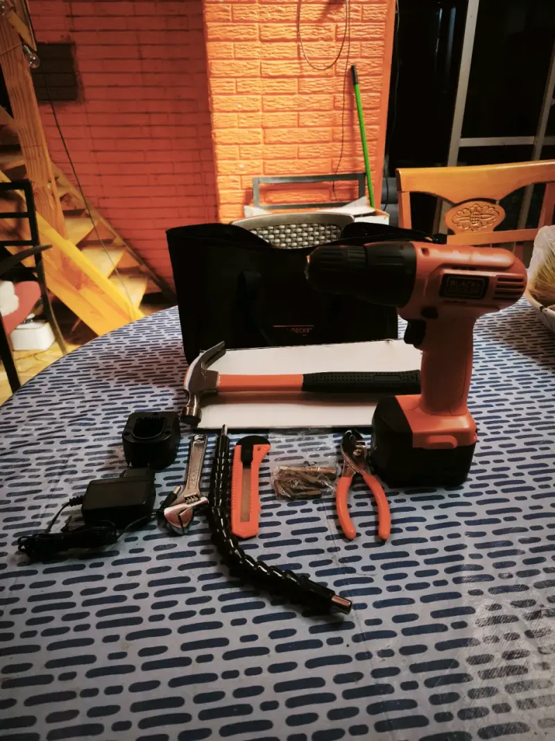 Taladro Inalámbrico Black+Decker 12V con Accesorios - 4
