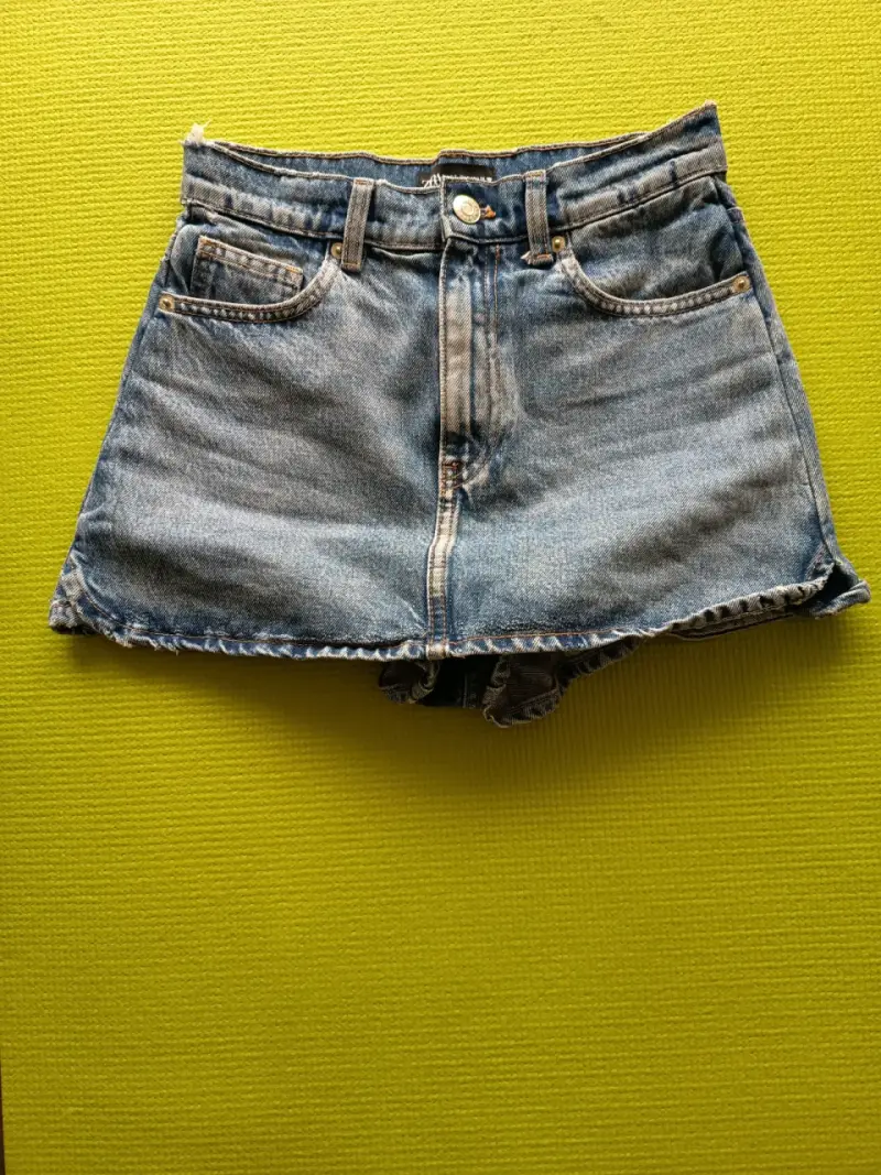 Falda con shorts de mezclilla corta Zara para muje - 1