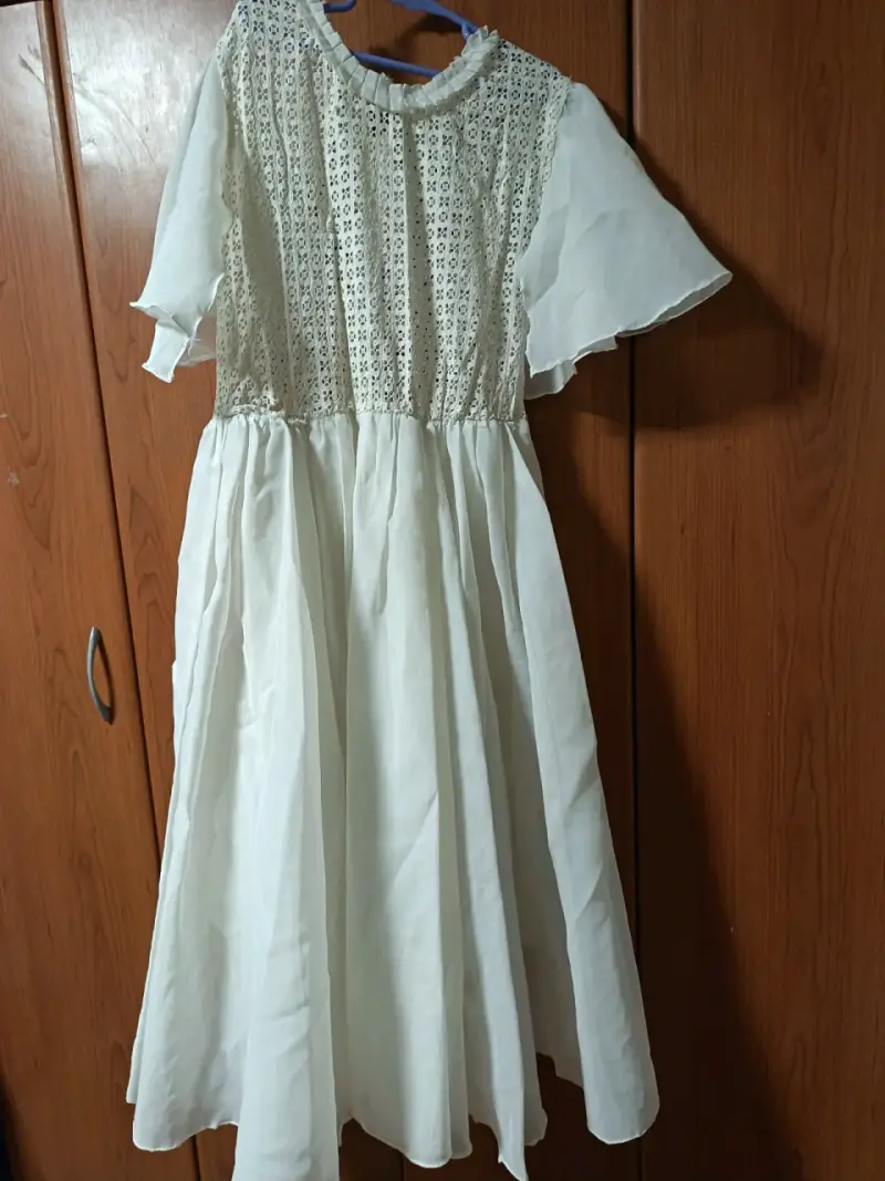 Vestido blanco de encaje para mujer