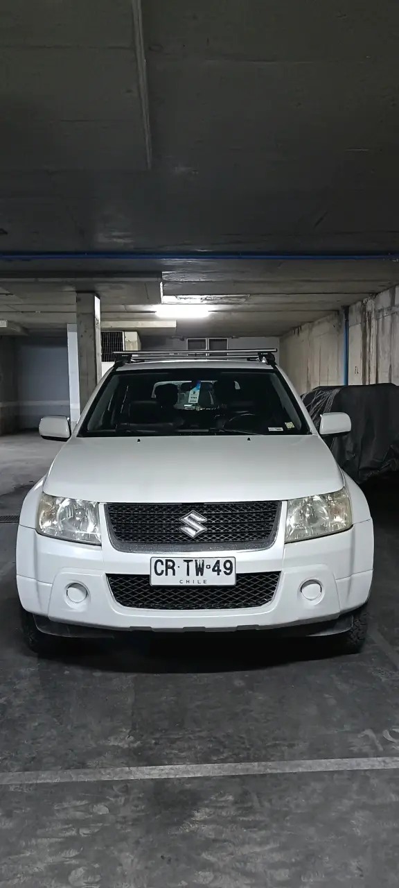 Suzuki Grand Vitara 1.6, 4x4 (2010) en buen estado - 2