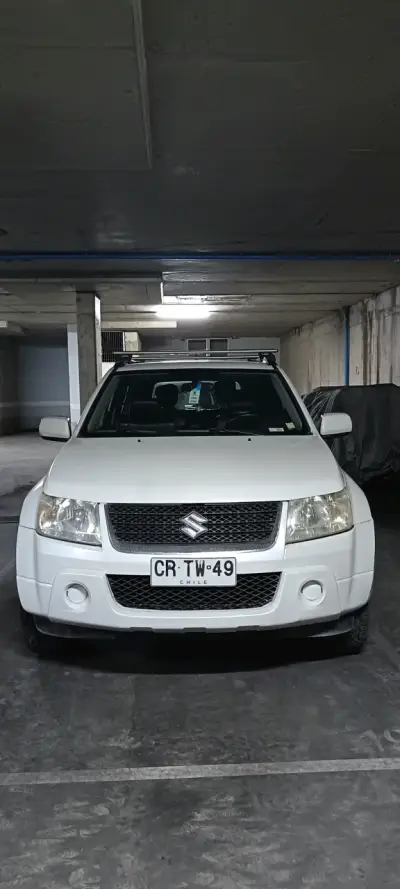 Suzuki Grand Vitara 1.6, 4x4 (2010) en buen estado - miniatura 2