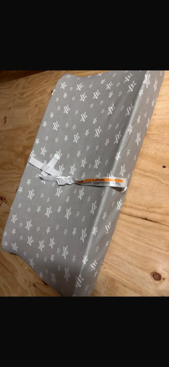 Mudador de bebé con funda gris de estrellas - 2