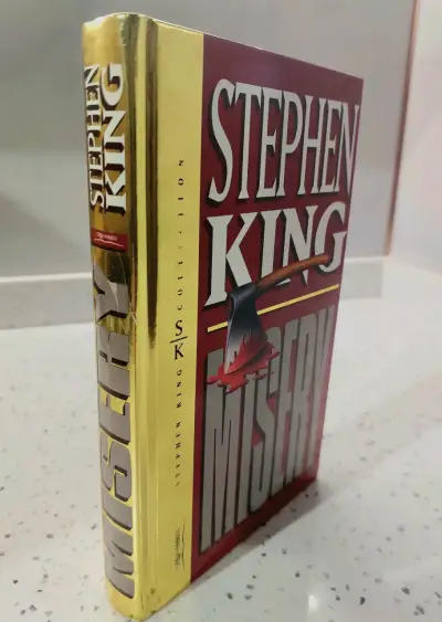 Libro Misery de Stephen King edición coleccionista - miniatura 2