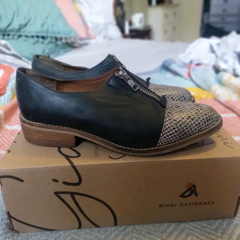 Zapatos de cuero Giani Dafirenze con diseño - 1