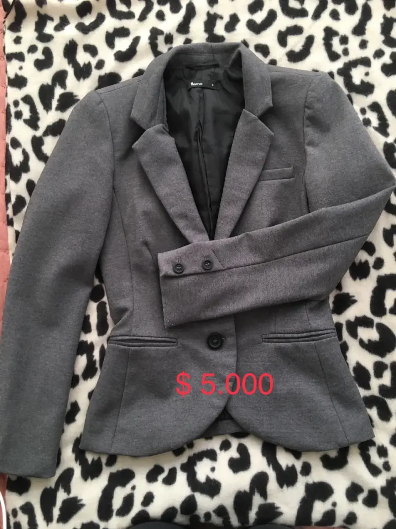 Blazer gris para mujer elegante