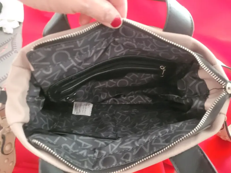 Bolso de mano Amphora beige con múltiples bolsillos - 2