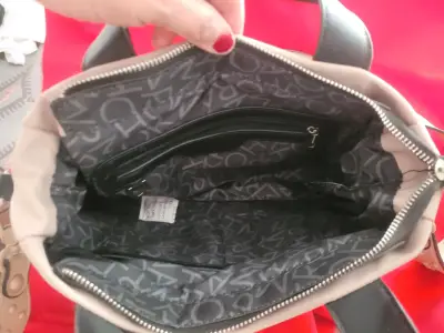 Bolso de mano Amphora beige con múltiples bolsillos - miniatura 2