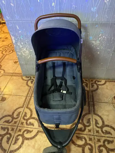 Coche de bebé Bebesit azul con manillar ajustable - miniatura 1