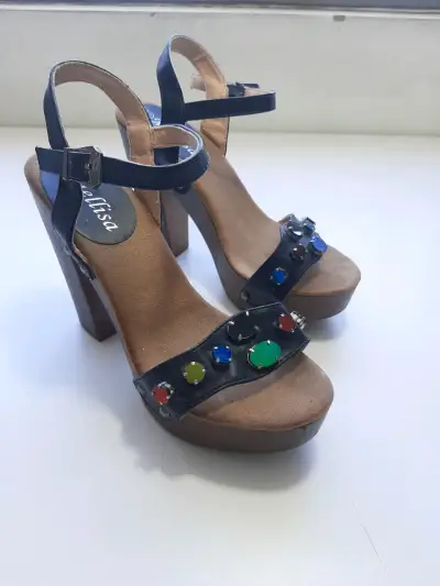 Sandalias de tacón alto - miniatura 2