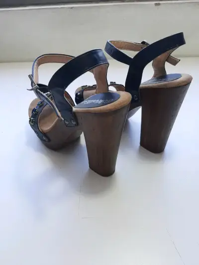 Sandalias de tacón alto - miniatura 4