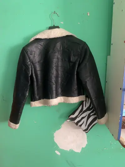 Chaqueta tipo aviadora. - miniatura 3