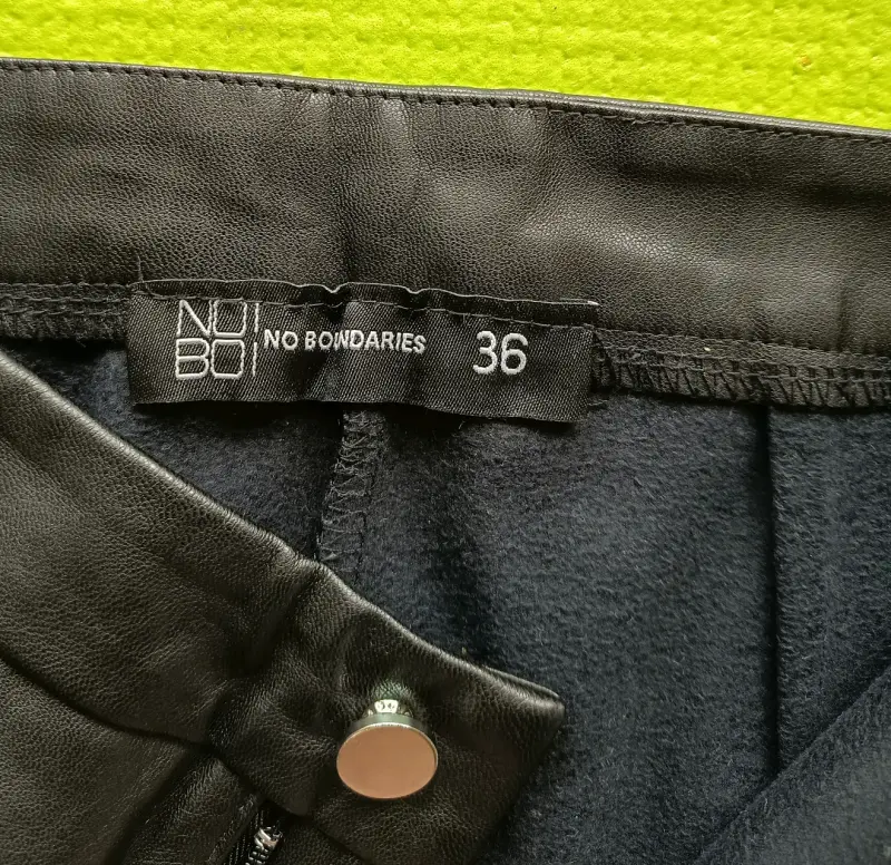 Pantalones de cuero sintético No Boundaries talla 36 - 2