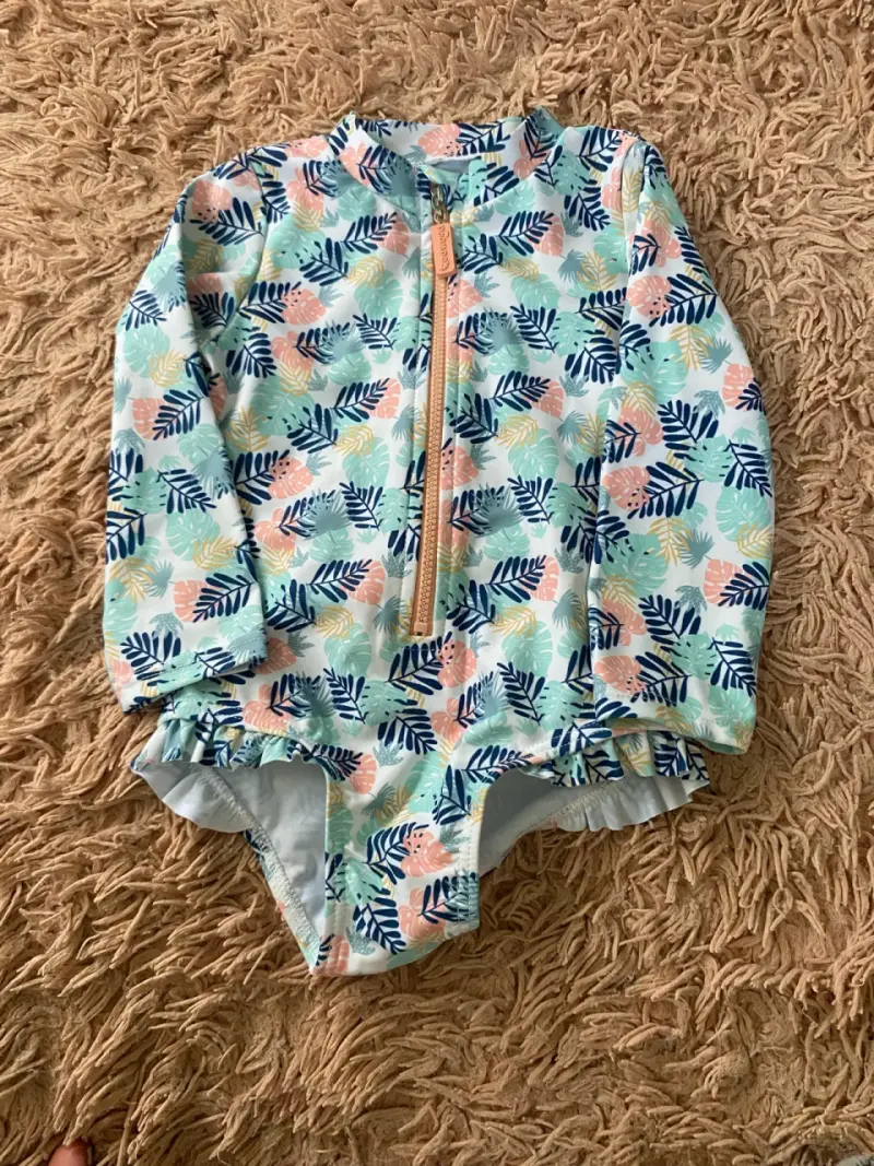 Ropa de bebé variada en buen estado - 5
