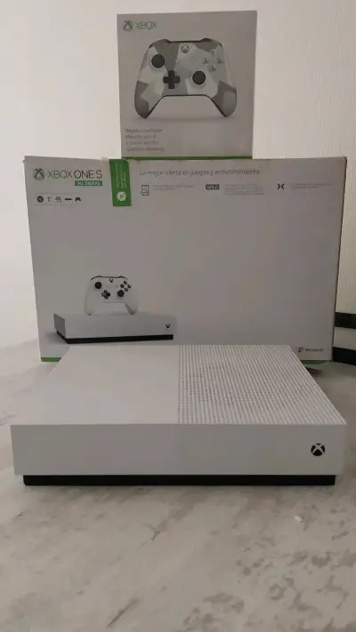 Consola Xbox One S All Digital con Control Inalámbrico - miniatura 1