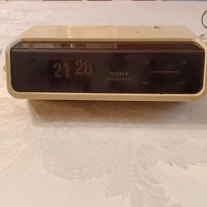 Radios relojes Kioto y Sony vintage - 3