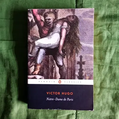 Notre-Dame de Paris - Victor Hugo (Inglés) - miniatura 1