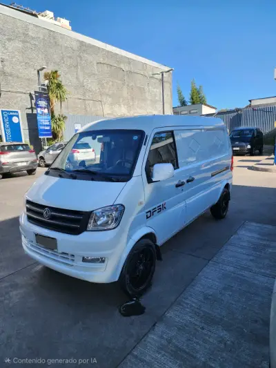 Camioneta DFSK blanca en buen estado - miniatura 1