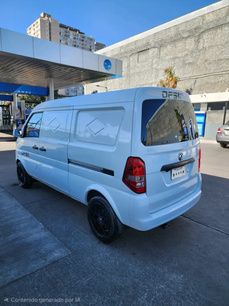 Camioneta DFSK blanca en buen estado - 3