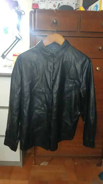 Camisa de cuero negra para hombre - miniatura 1