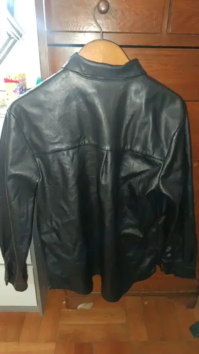 Camisa de cuero negra para hombre - miniatura 2