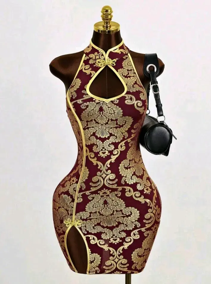 Vestido corto elegante con diseño floral dorado - 5