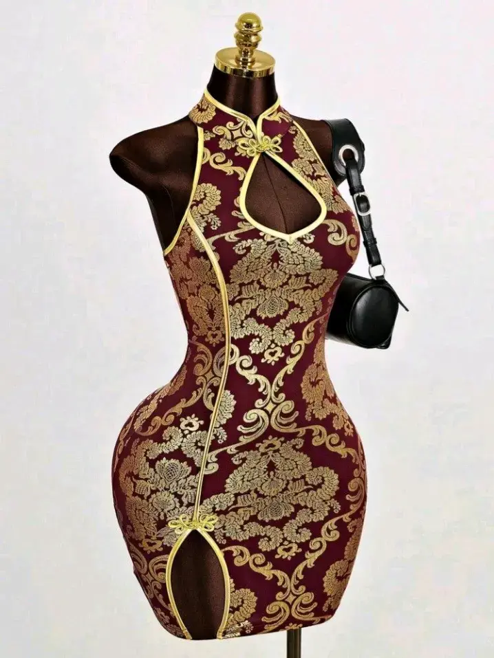 Vestido corto elegante con diseño floral dorado - 6