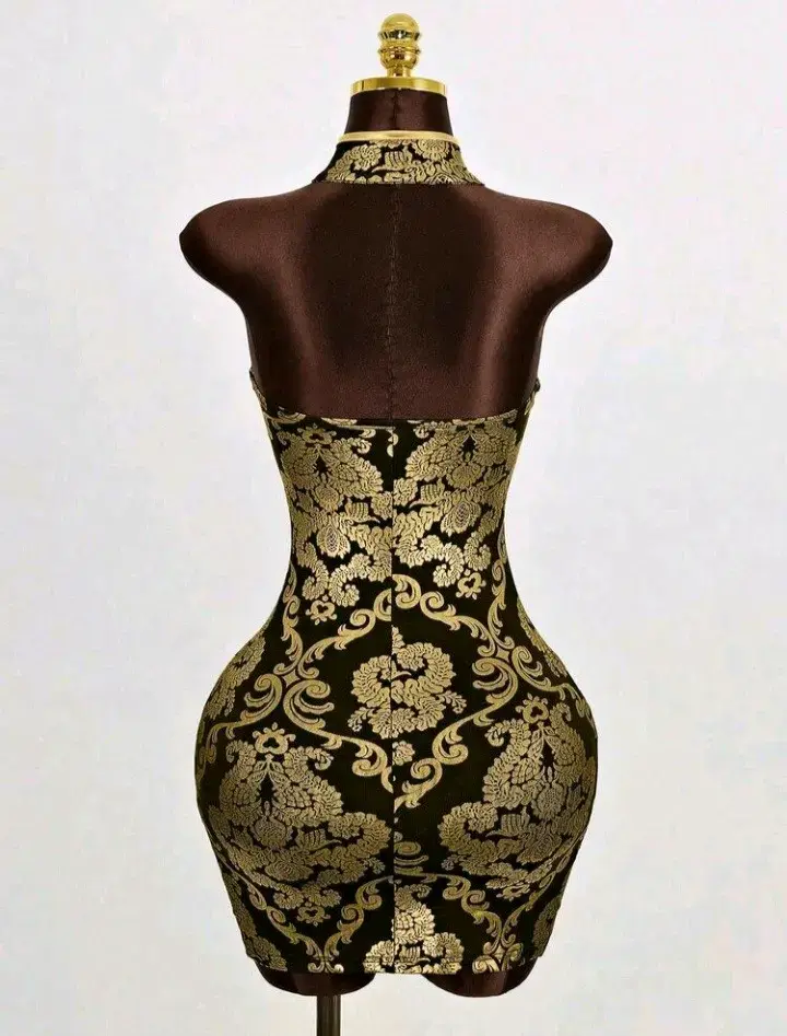 Vestido ajustado negro con dorado estilo oriental - 4