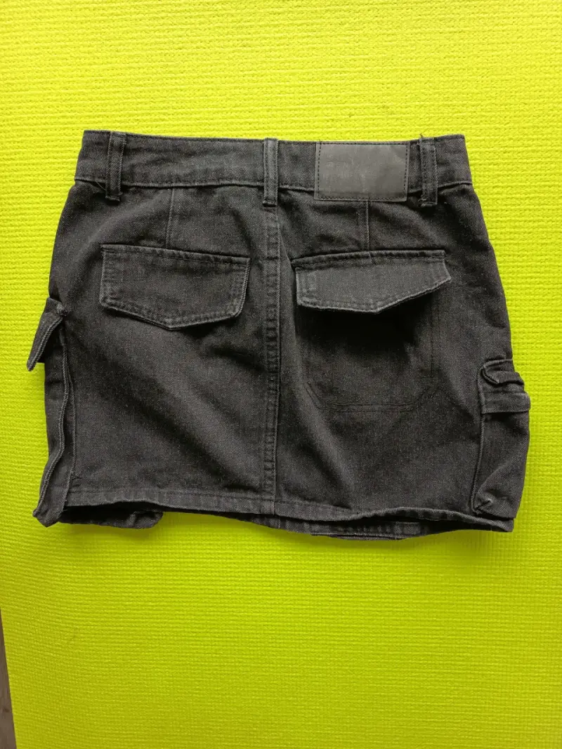 Falda negra cargo de mezclilla Denim Life - 2