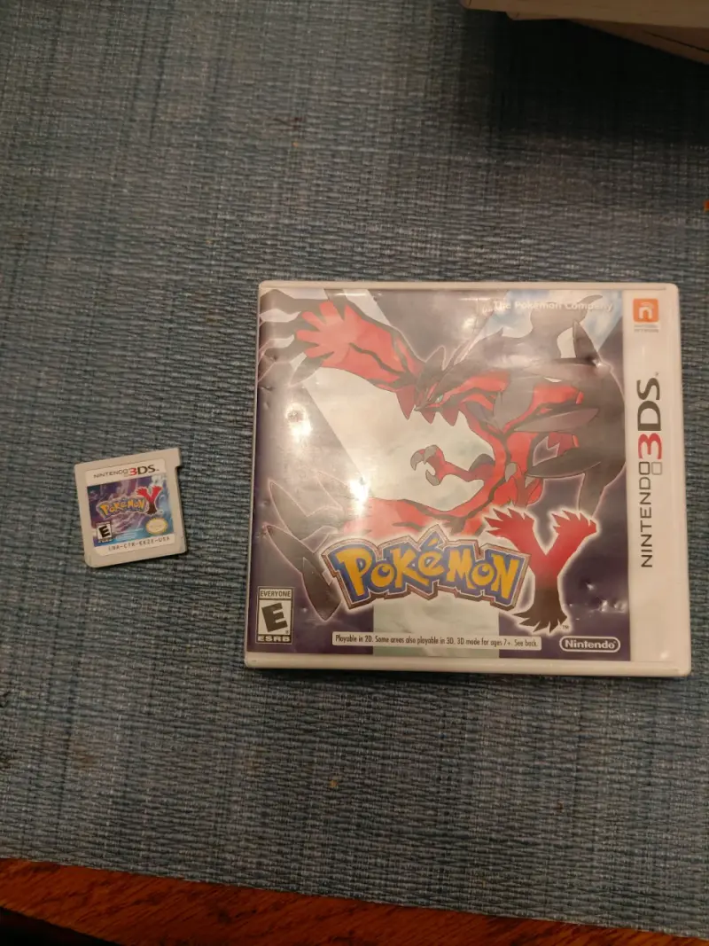 Juego Pokémon Y para Nintendo 3DS con caja