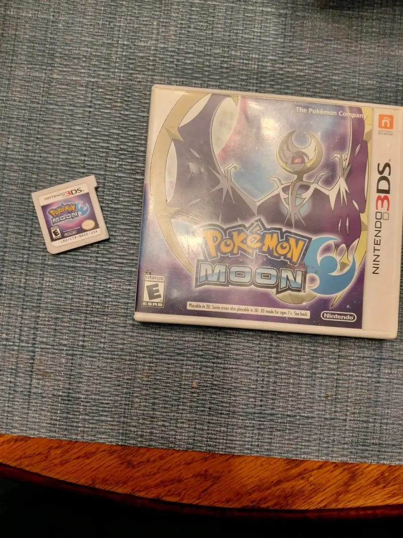 Juego Pokémon Moon para Nintendo 3DS con caja