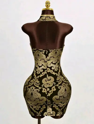 Vestido oriental negro y dorado con diseño floral - miniatura 5