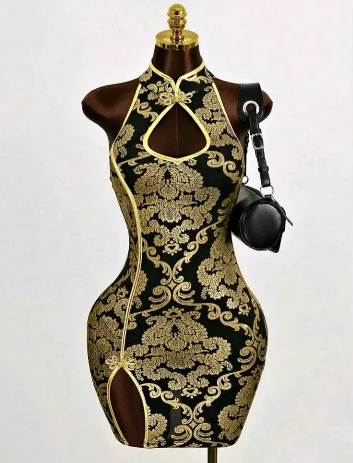 Vestido oriental negro y dorado con diseño floral - 6