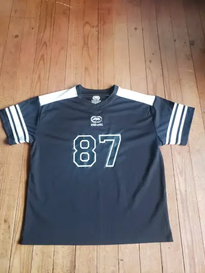 Polera deportiva Ecko Unltd negra con número 87 - miniatura 1