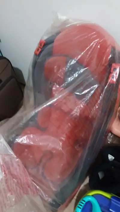 Silla de Auto Infanti Roja y Gris - miniatura 3