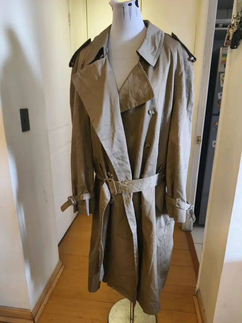 Trench coat beige con cinturón - 1