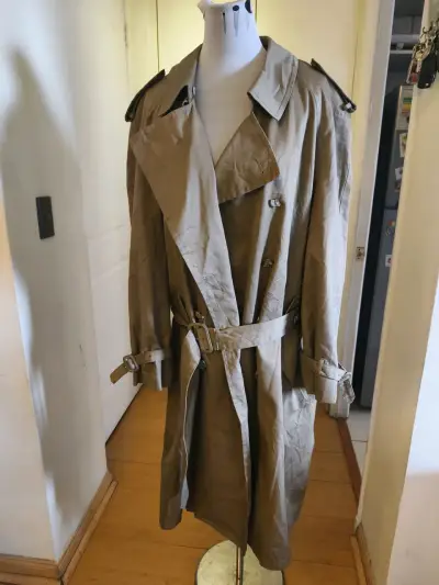 Trench coat beige con cinturón - miniatura 1