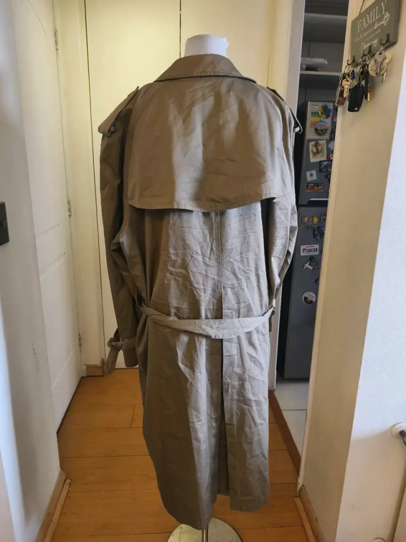 Trench coat beige con cinturón - 2