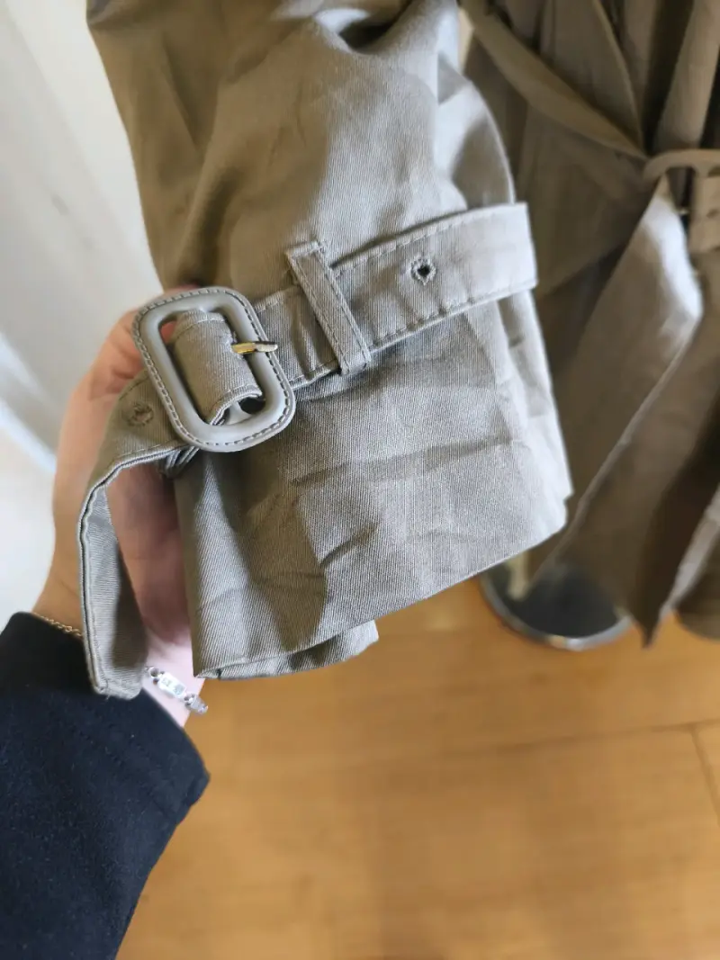 Trench coat beige con cinturón - 4