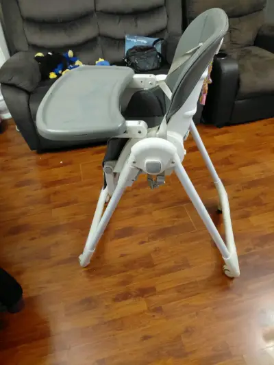 Silla de comer para bebé plegable gris - miniatura 1