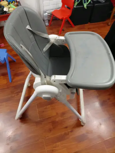 Silla de comer para bebé plegable gris - miniatura 3