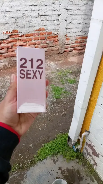 Perfume 212 Sexy de Carolina Herrera - miniatura 3