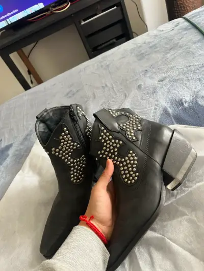 Botines de cuero negro con tachas metálicas - miniatura 3
