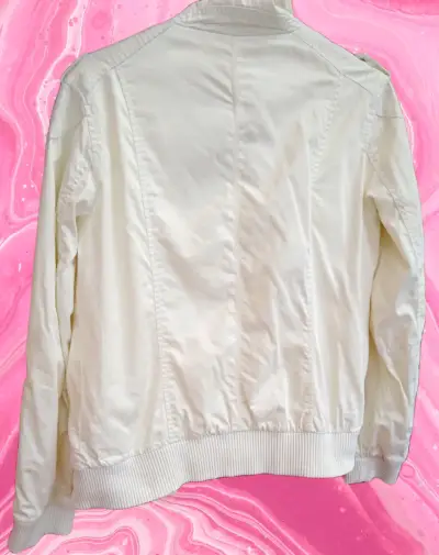 Chaqueta blanca de algodón con diseño gráfico - miniatura 2